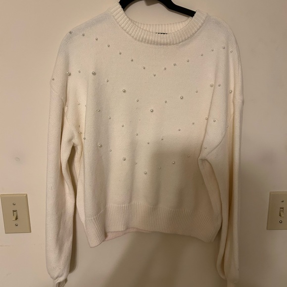 Express Sweater- cream with pearls. - Picture 1 of 6